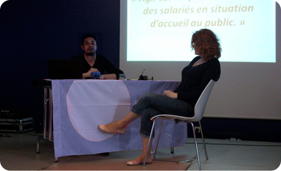 Groupe en situation lors d'un atelier de théâtre forum