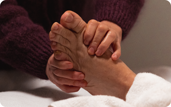 Technique de massage pratiquée lors d'un atelier Incandesens Nantes